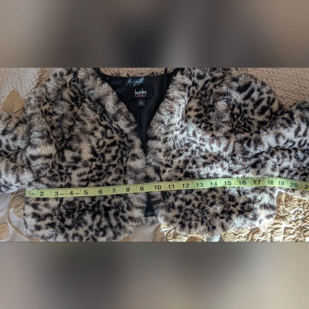 By & By Leopard Print Faux Fur Jacket Sz L Animal Print Cropped Style Sz L